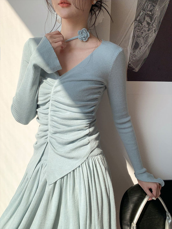 Pleated Slim Fit V-Neck Knitted