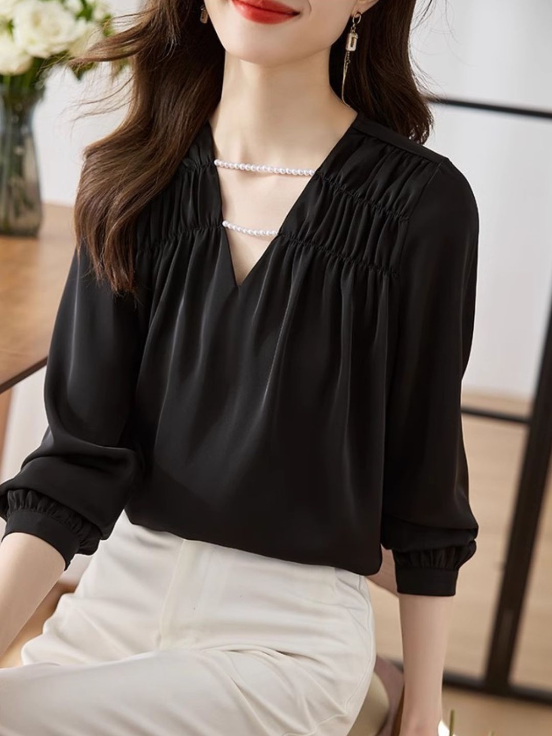 Versatile Pearl Chain Chic Top - Black