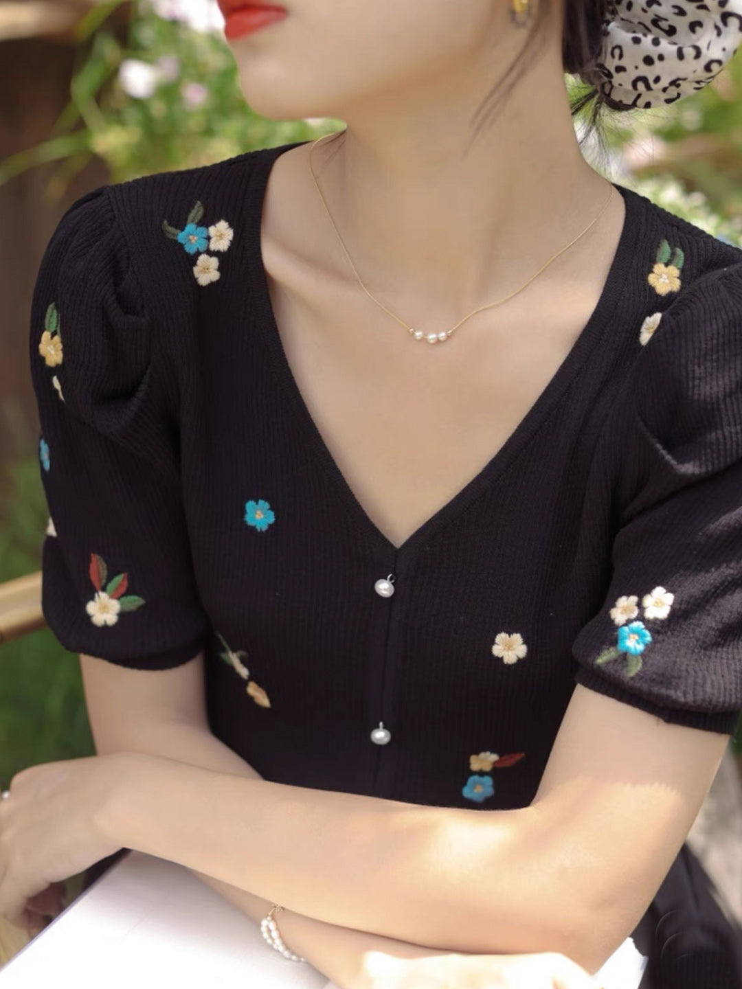 Embroidered Flower Knitted V-neck T-shirt - Green