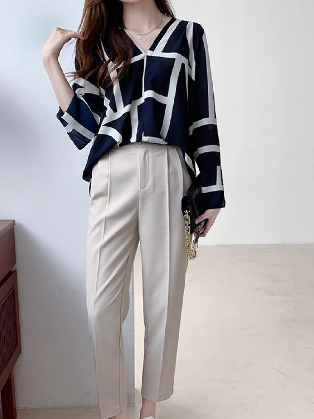 V-neck Fashionable Chiffon Shirt