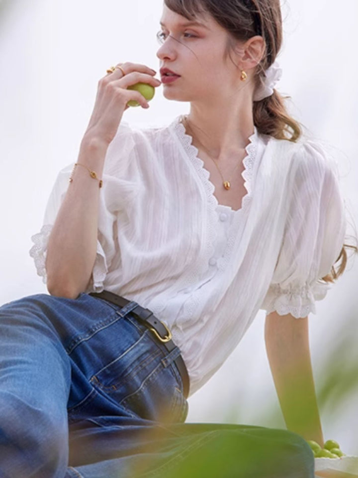 Lace V-neck Short-sleeved Shirt