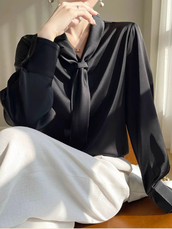 Elegant Long-Sleeved Shirt With Flowing Collar