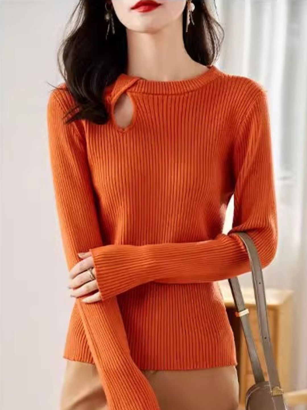Round Neck Hollow Pullover Sweater