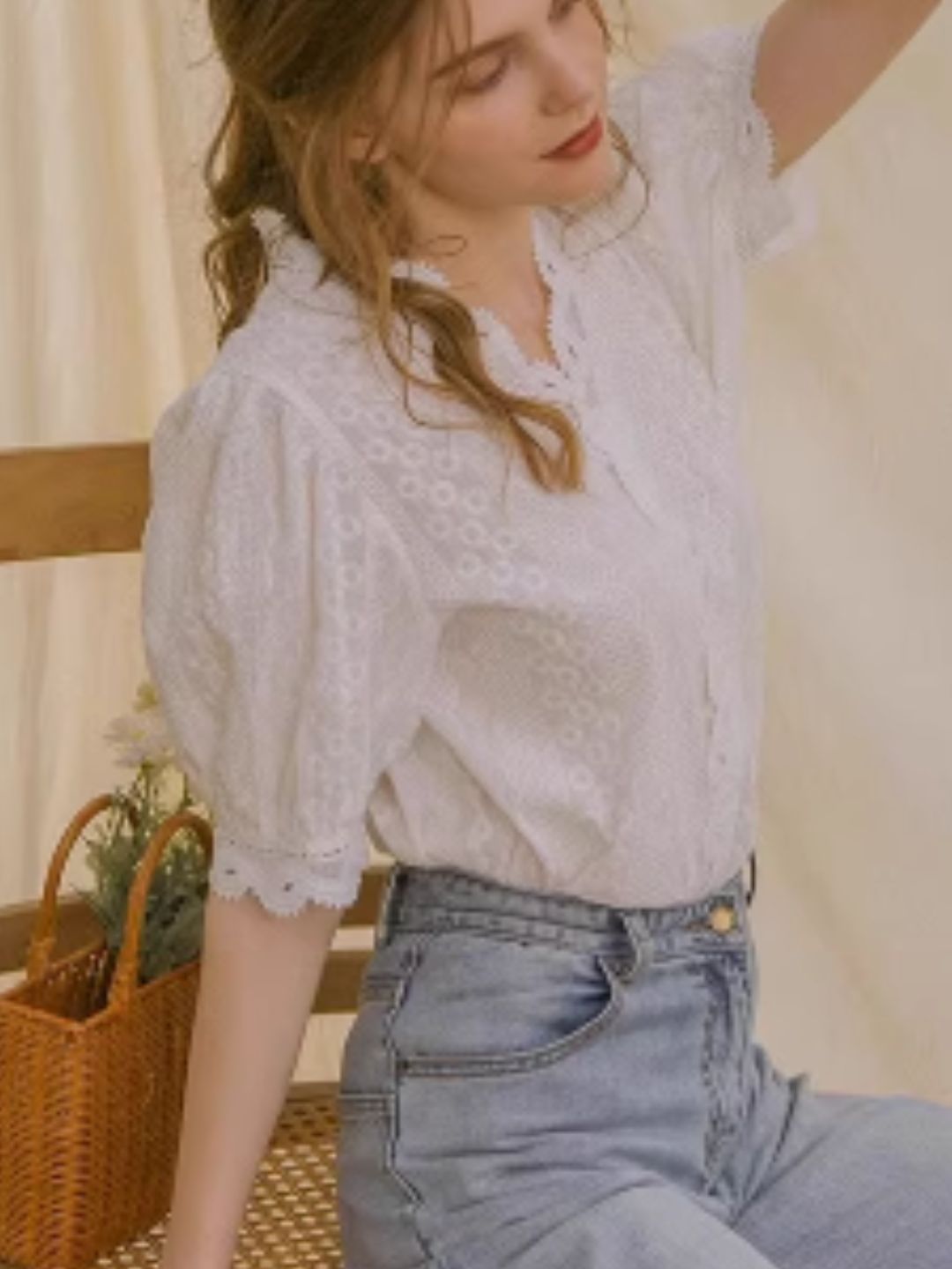 V-neck Lace Puff Sleeve Shirt