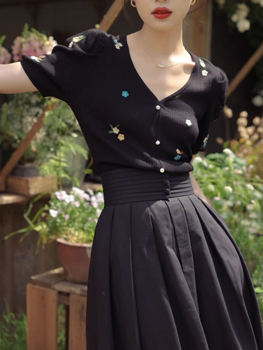 Embroidered Flower Knitted V-neck T-shirt - Green