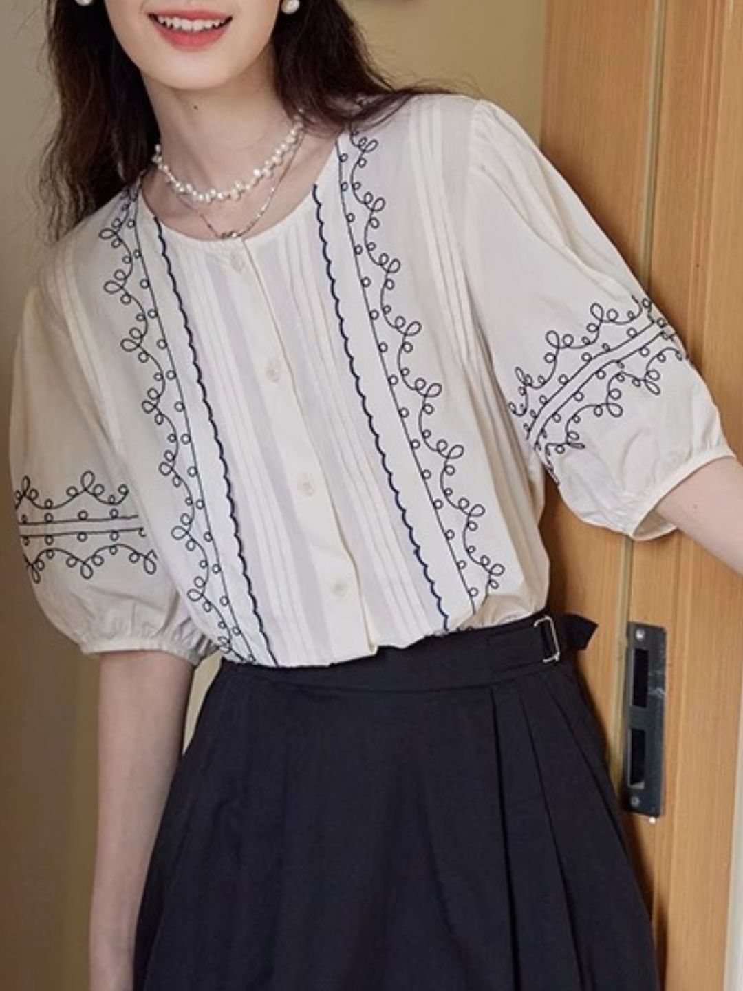 Crew Neck Embroidered Short Sleeve Shirt