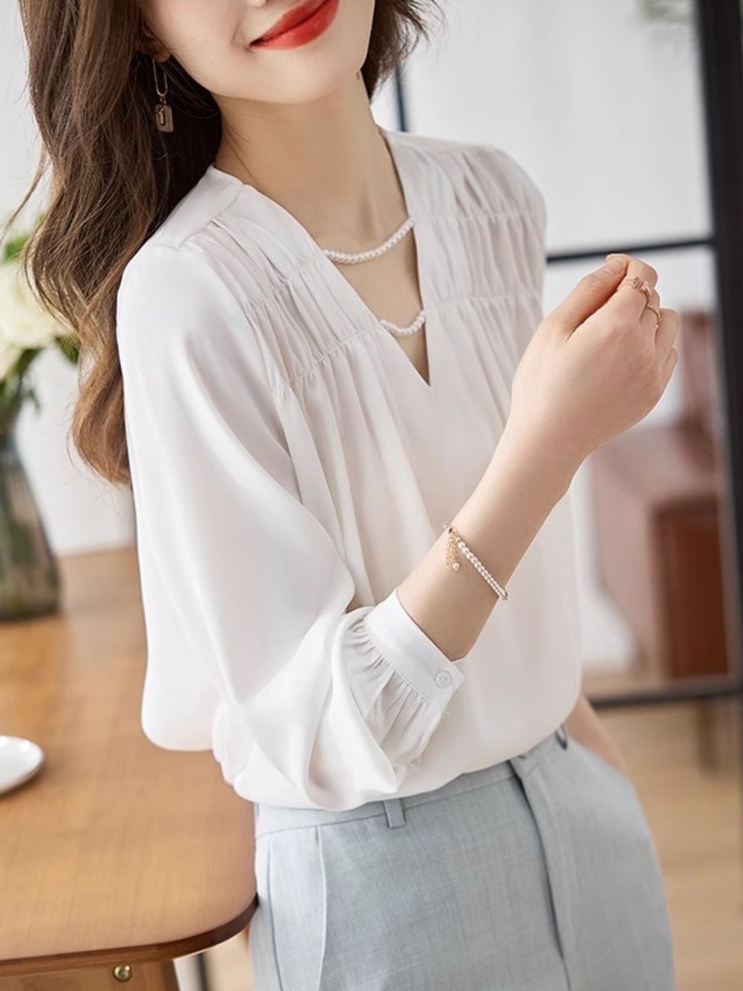 Versatile Pearl Chain Chic Top - Black