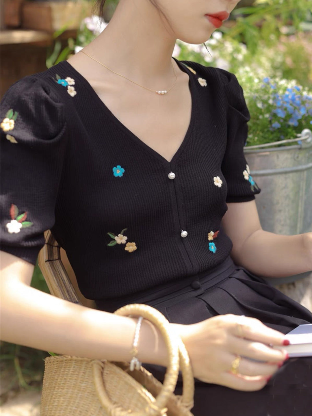 Embroidered Flower Knitted V-neck T-shirt - Green