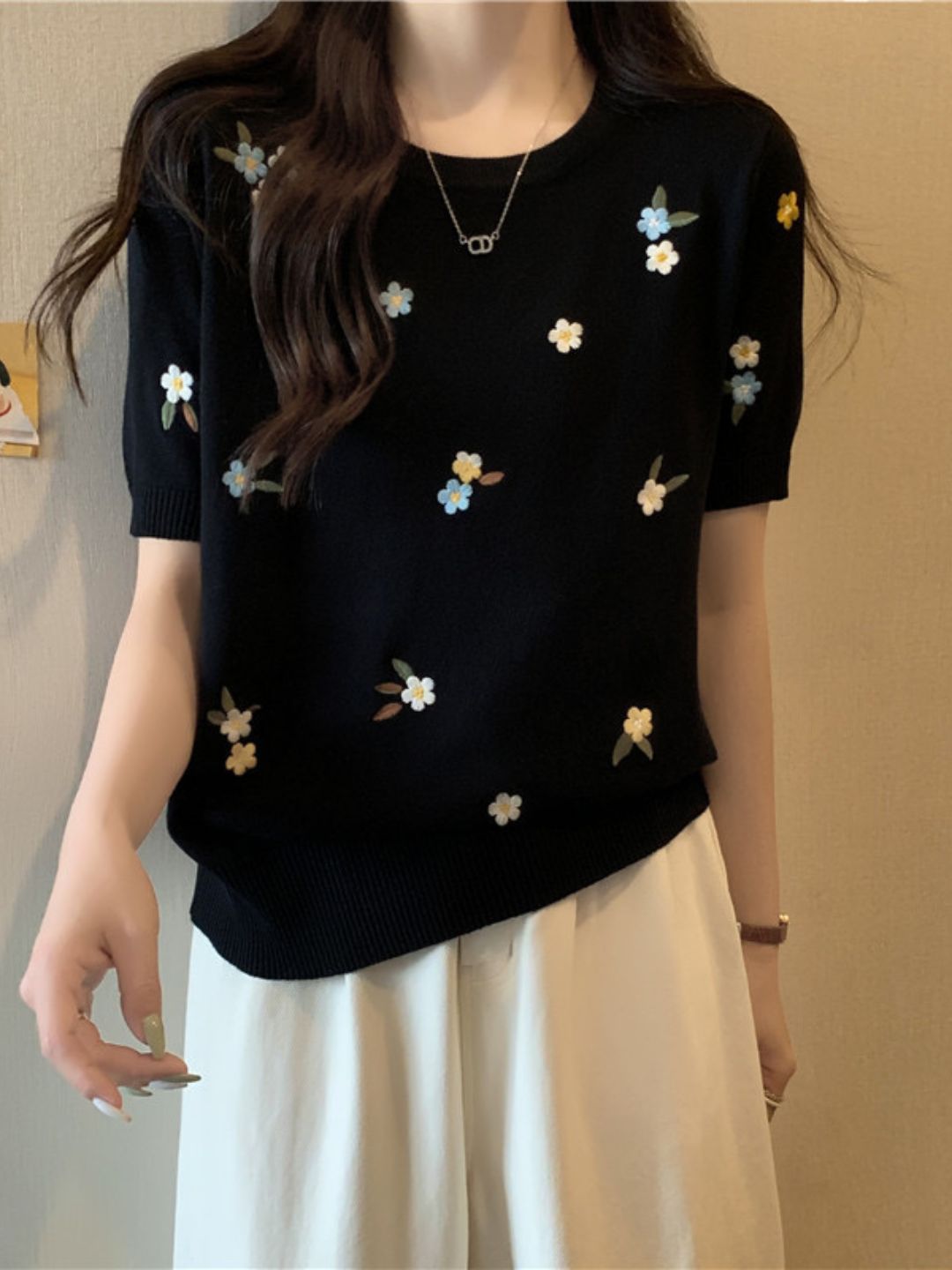 Crew Neck Embroidered Knitted Short Sleeves