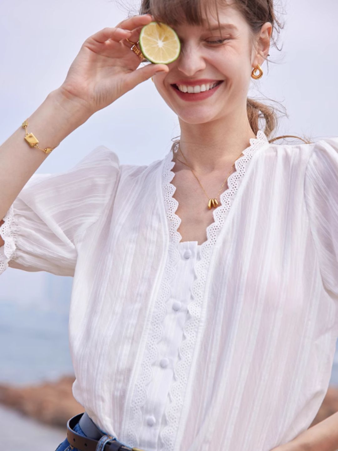 Lace V-neck Short-sleeved Shirt