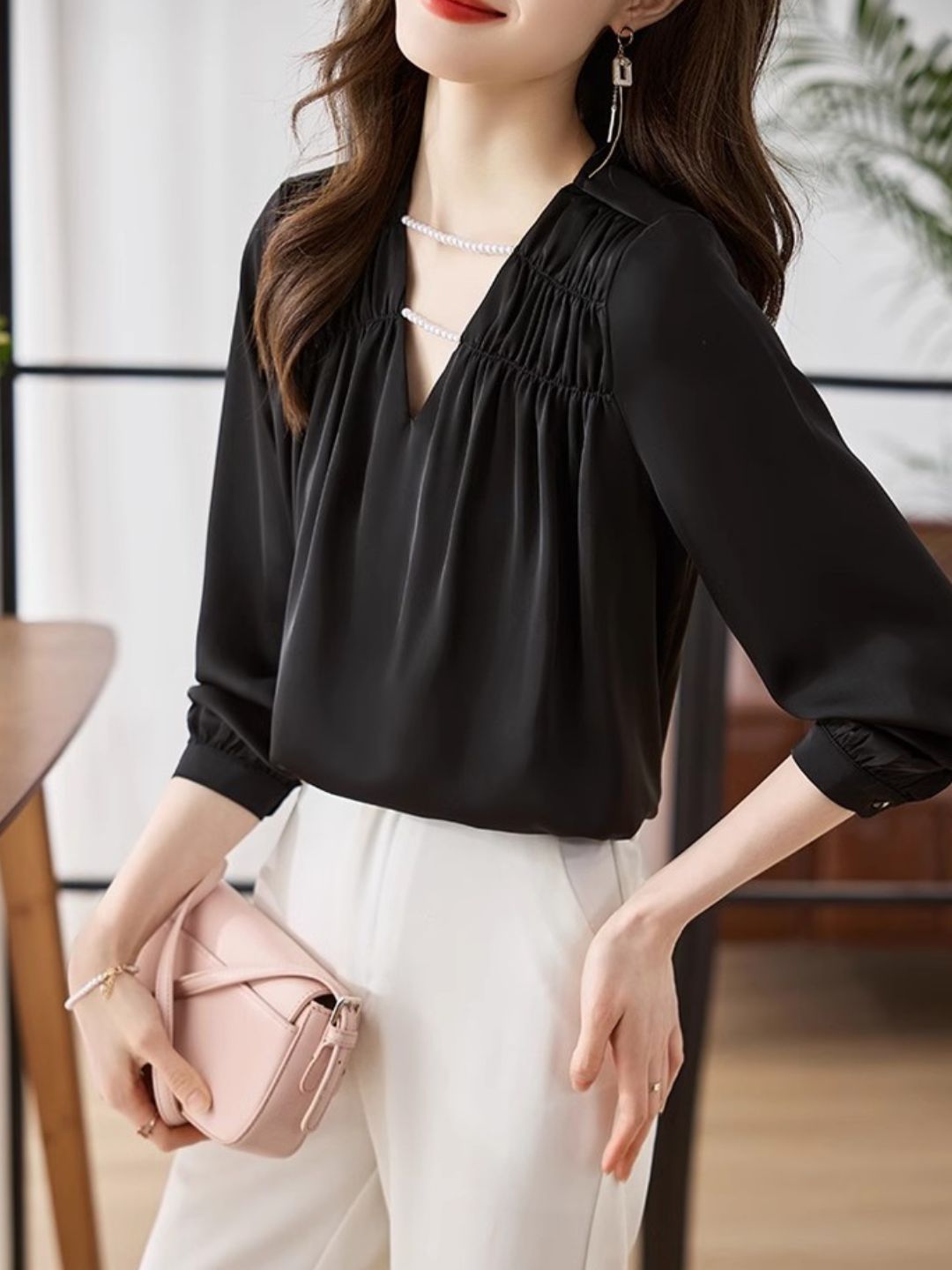 Versatile Pearl Chain Chic Top - Black