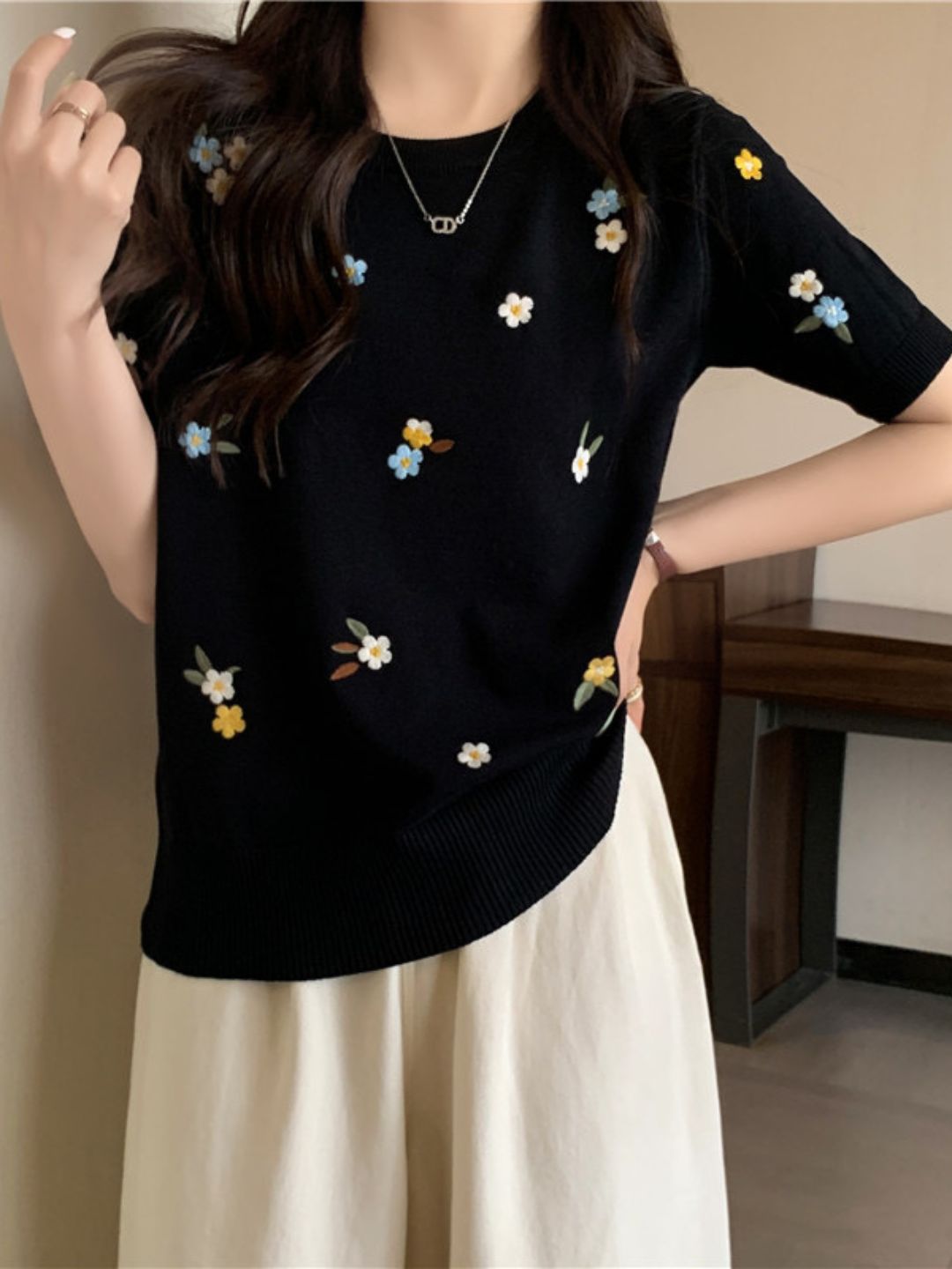 Crew Neck Embroidered Knitted Short Sleeves