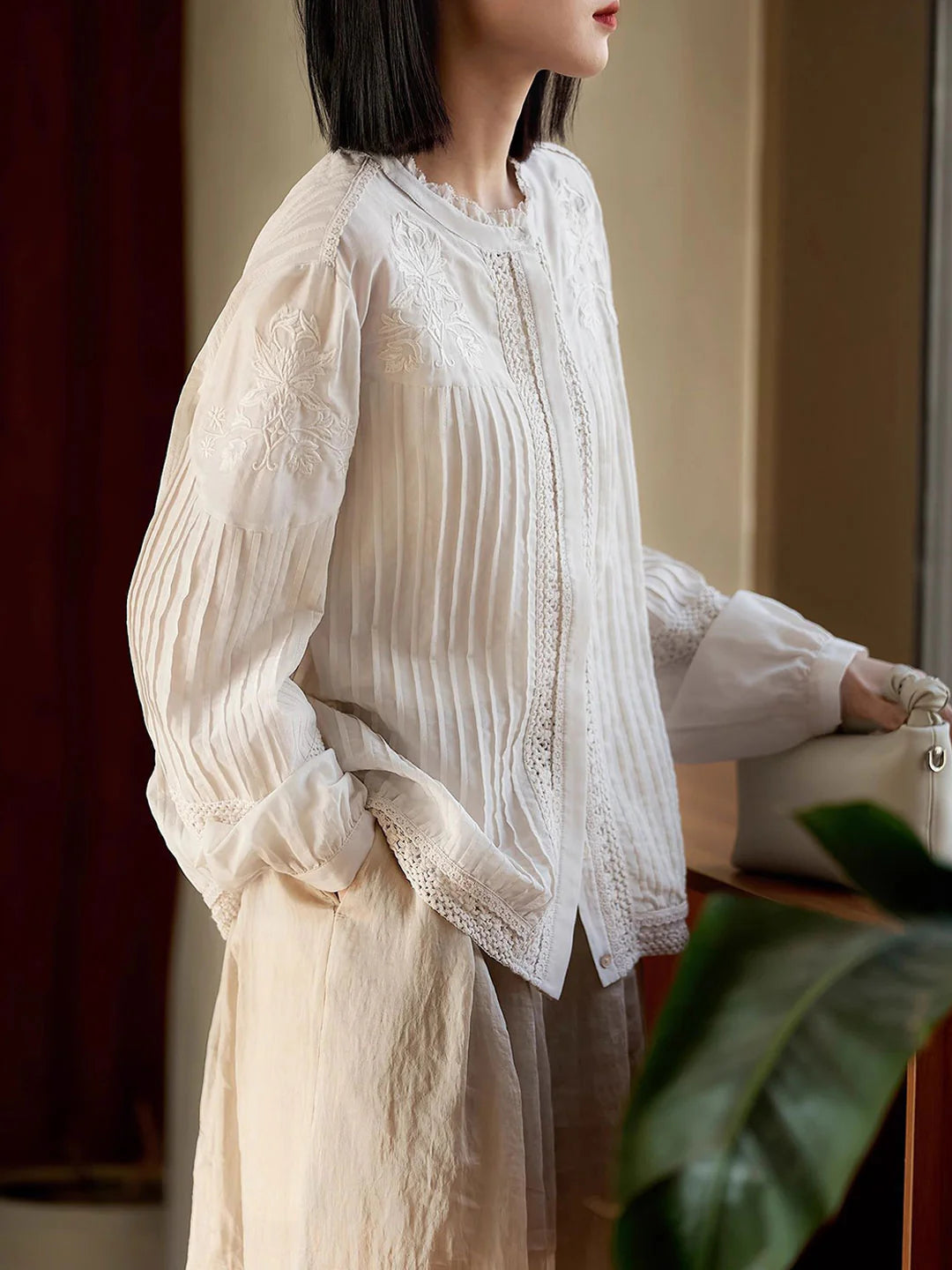 Loose Auricular Puff Sleeve Embroidered Blouse