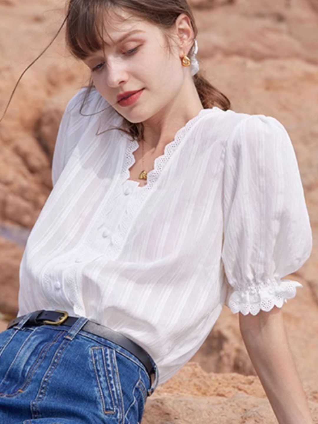 Lace V-neck Short-sleeved Shirt