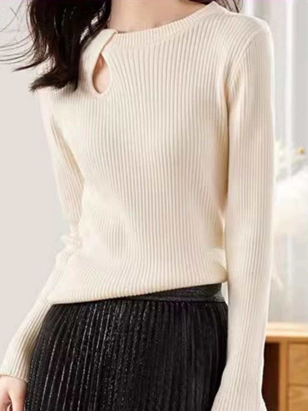 Round Neck Hollow Pullover Sweater