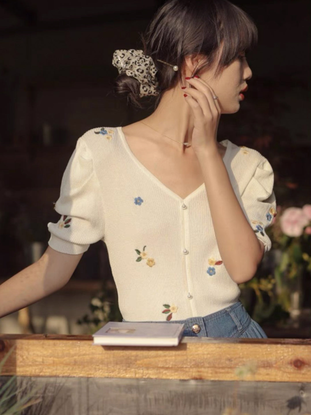 Embroidered Flower Knitted V-neck T-shirt - Green