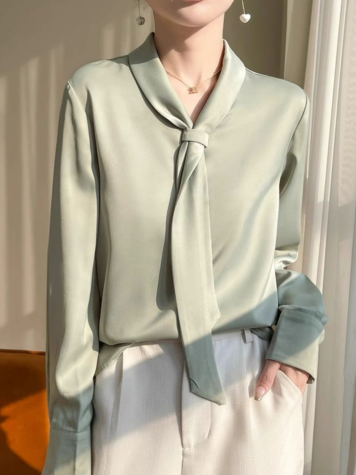 Elegant Long-Sleeved Shirt With Flowing Collar