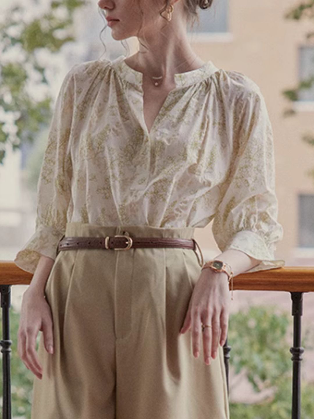 Retro v-neck floral shirt