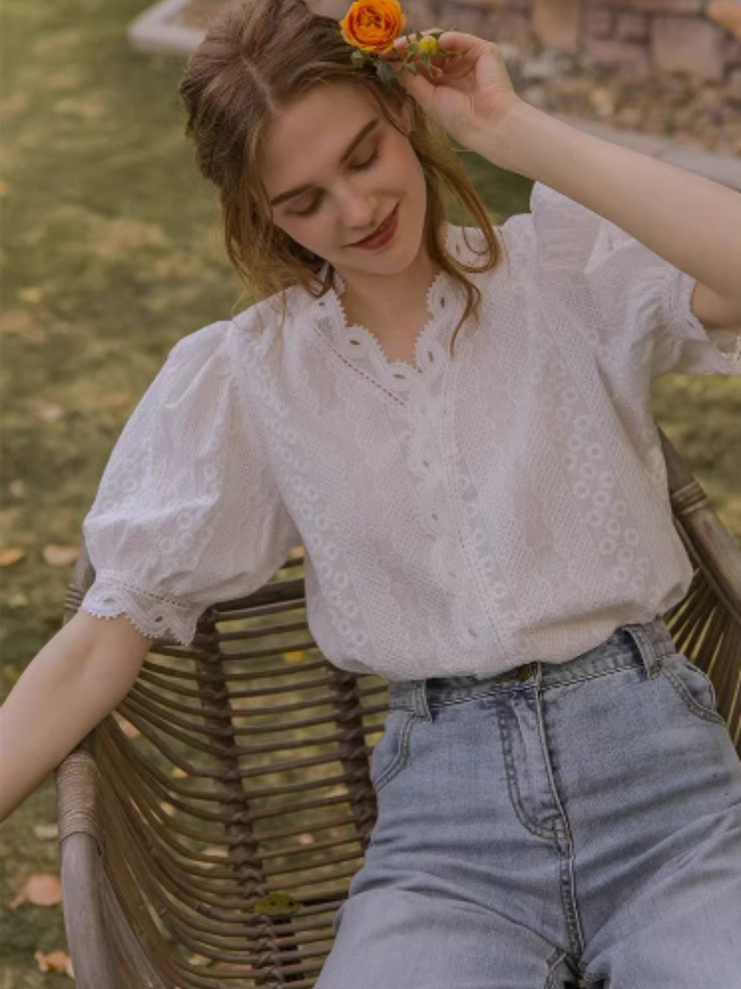 V-neck Lace Puff Sleeve Shirt