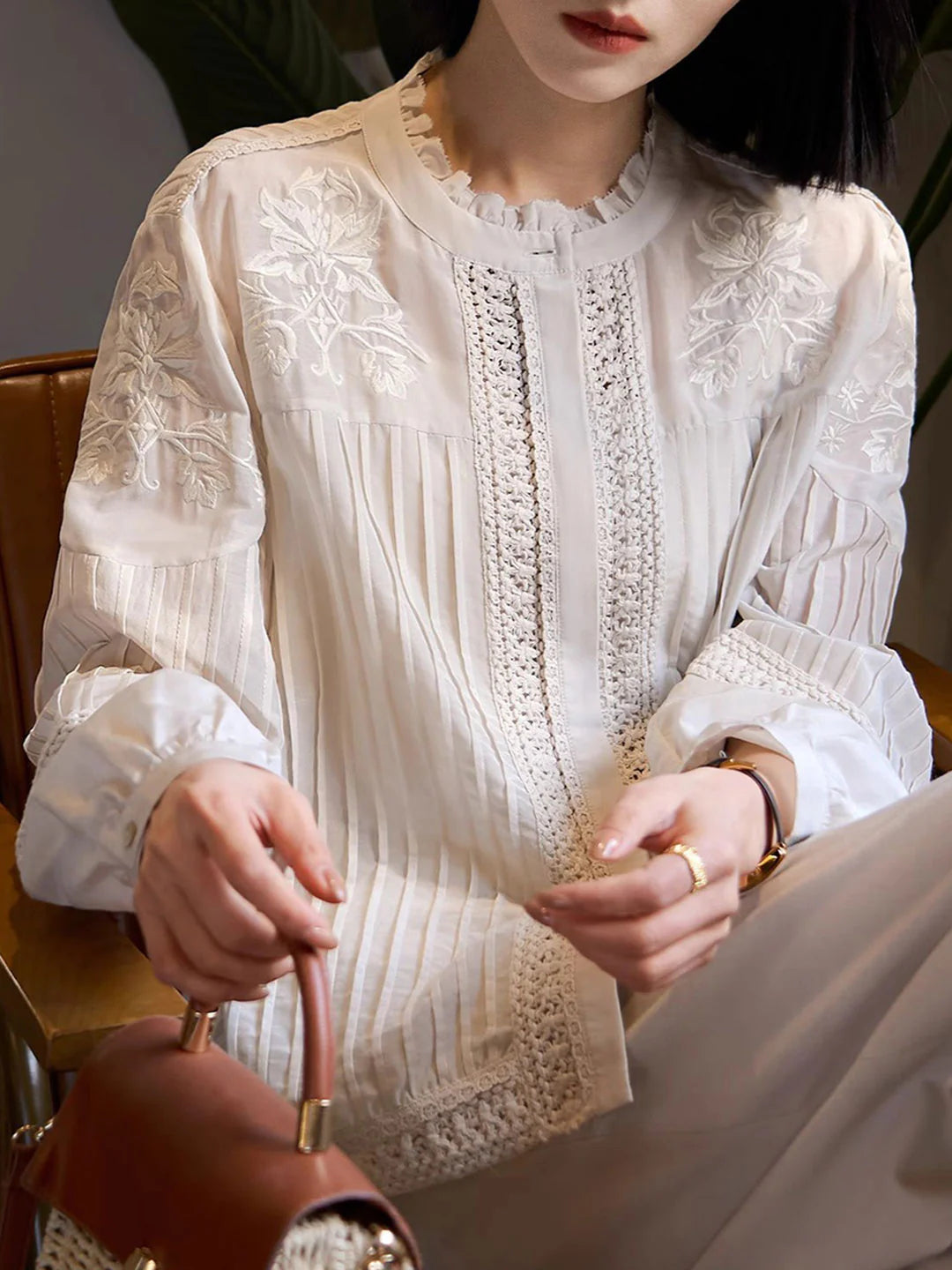 Loose Auricular Puff Sleeve Embroidered Blouse