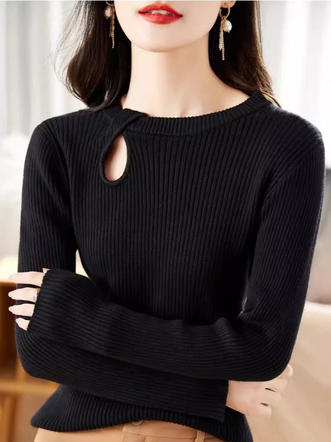 Round Neck Hollow Pullover Sweater