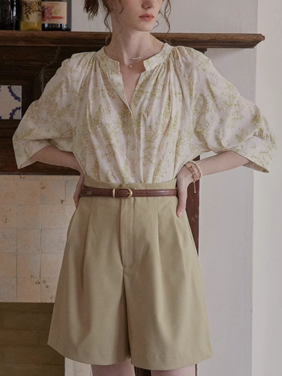 Retro v-neck floral shirt