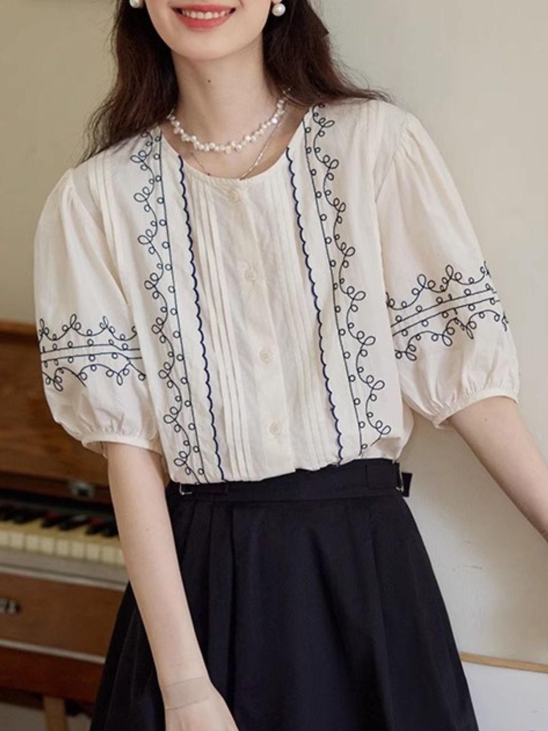 Crew Neck Embroidered Short Sleeve Shirt