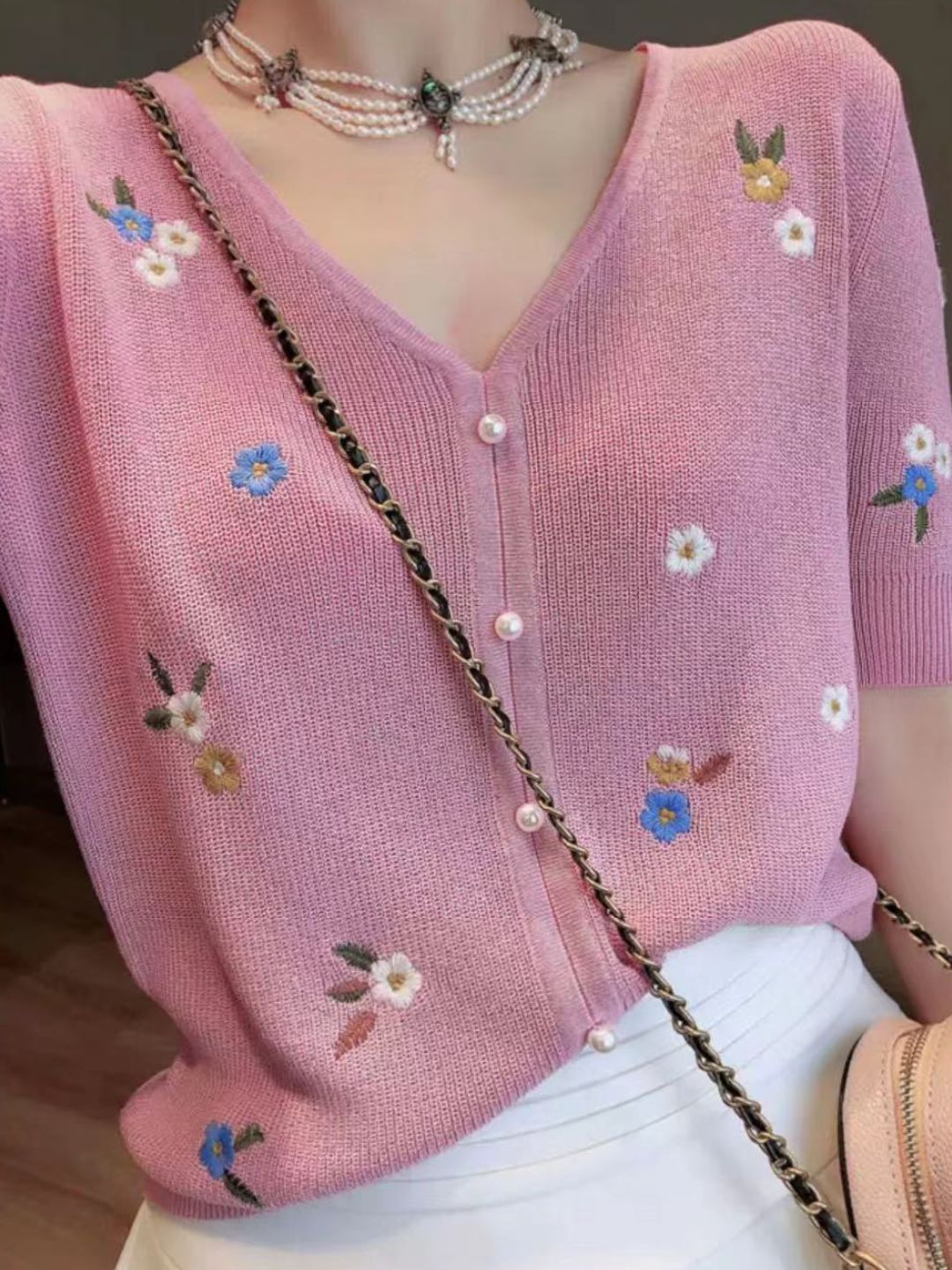 Embroidered Flower Knitted V-neck T-shirt