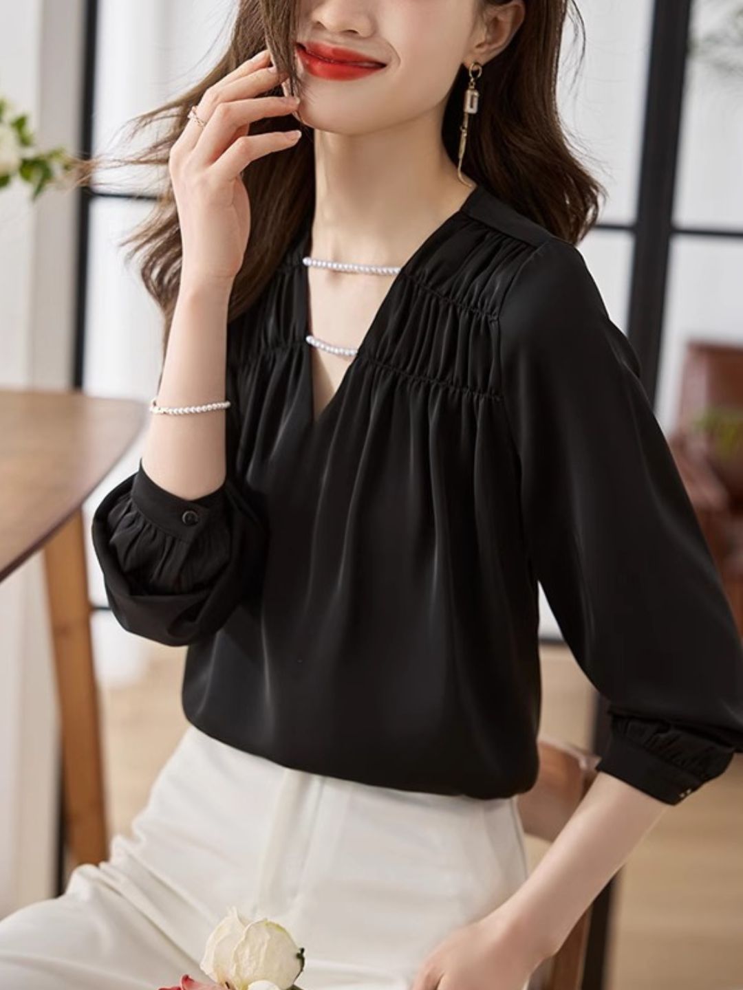 Versatile Pearl Chain Chic Top - Black
