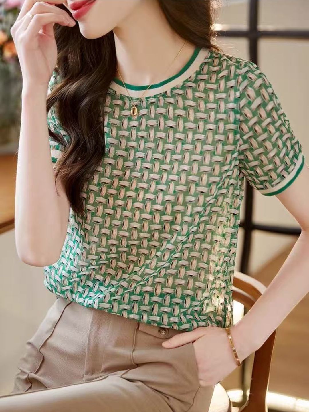 Retro Crew Neck Contrast Top