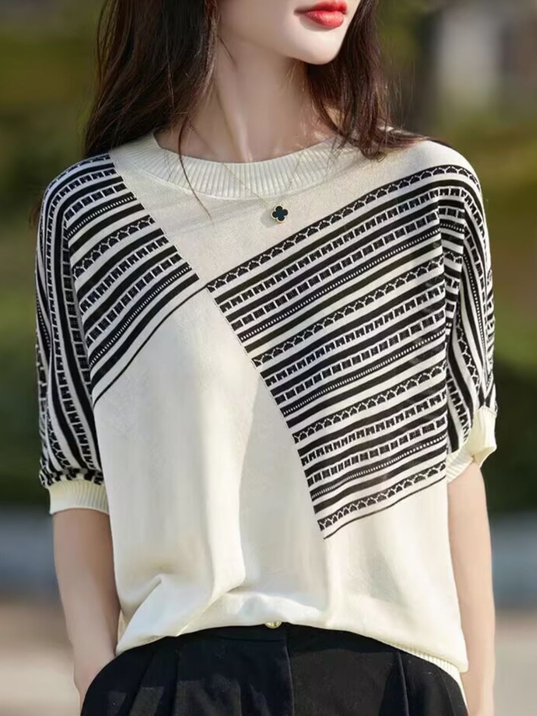 Elegant Contrast Color Knitted Top