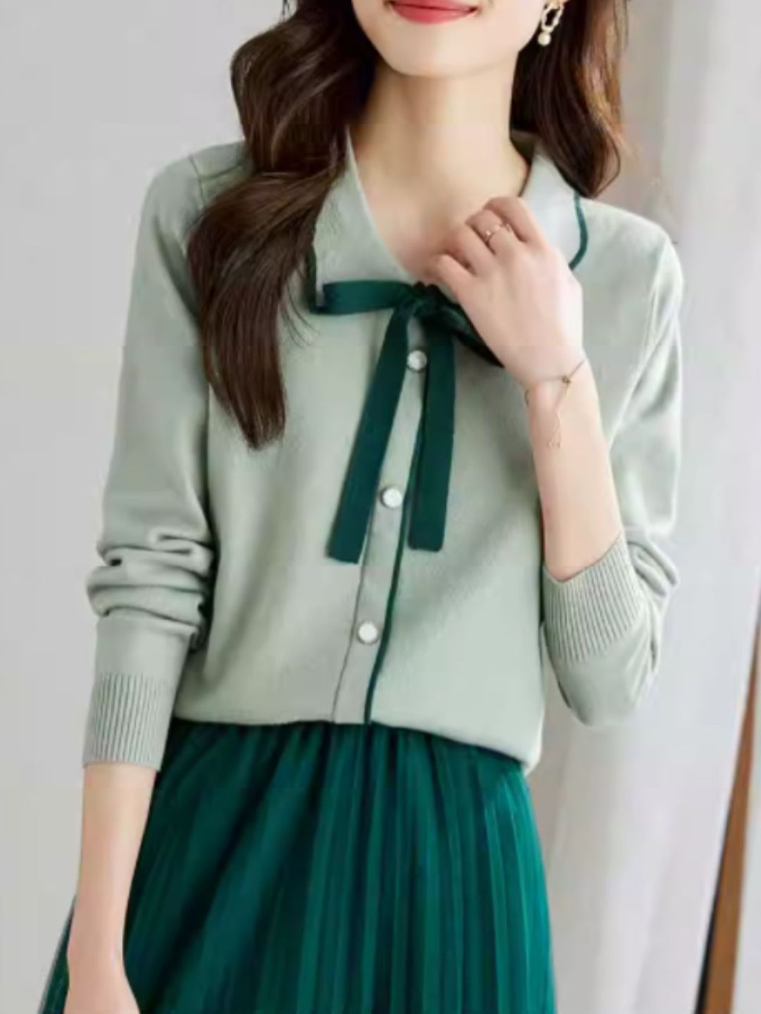 Doll Collar Contrast Bow Sweater