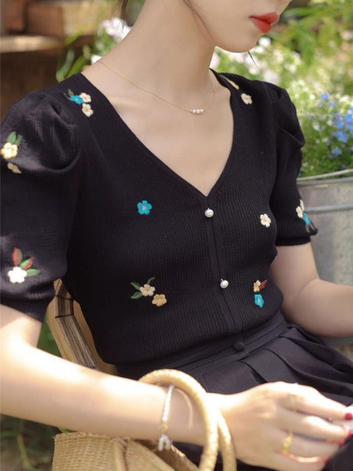 Embroidered Flower Knitted V-neck T-shirt - Black