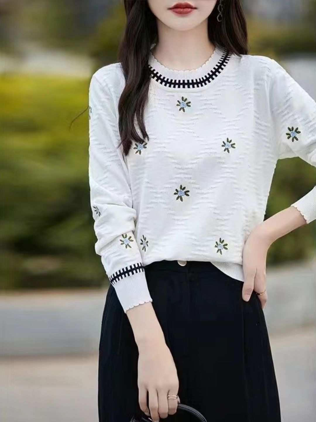 Crew Neck Floral Embroidered Sweater