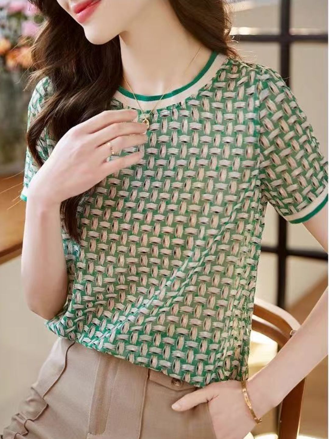 Retro Crew Neck Contrast Top