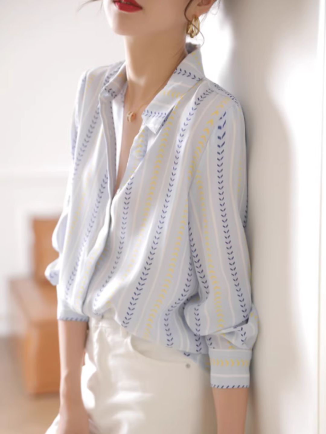 Color-contrast Vertical Striped Shirt