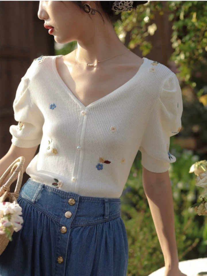 Embroidered Flower Knitted V-neck T-shirt - Black