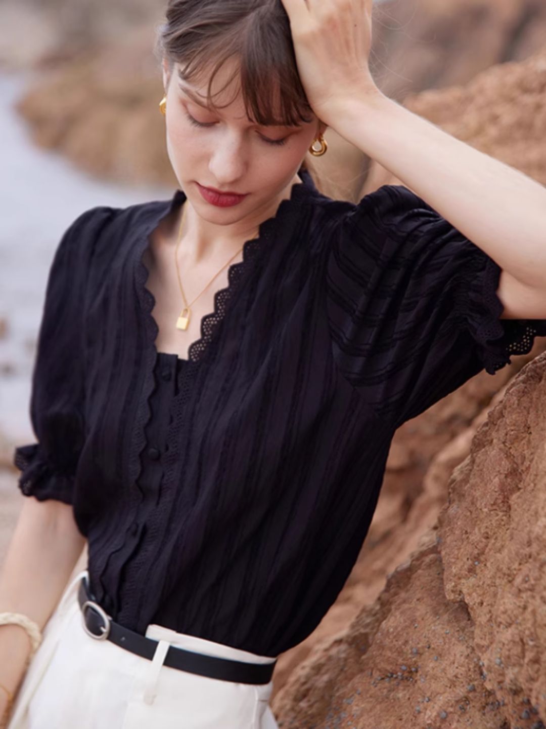 Lace V-neck Short-sleeved Shirt