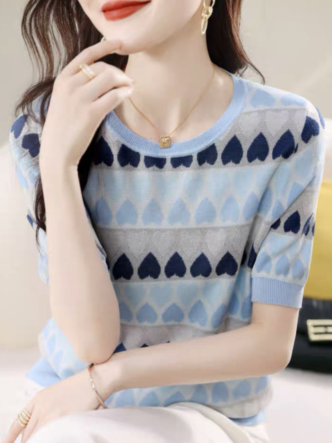 Loose Crew Neck Heart Print Knit Top