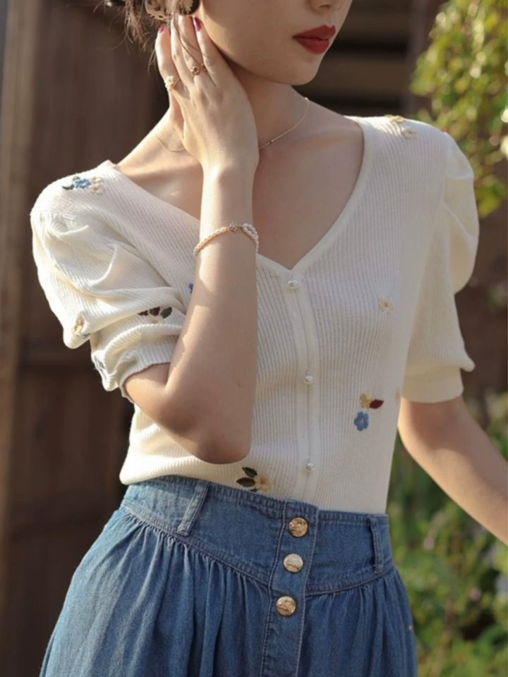 Embroidered Flower Knitted V-neck T-shirt