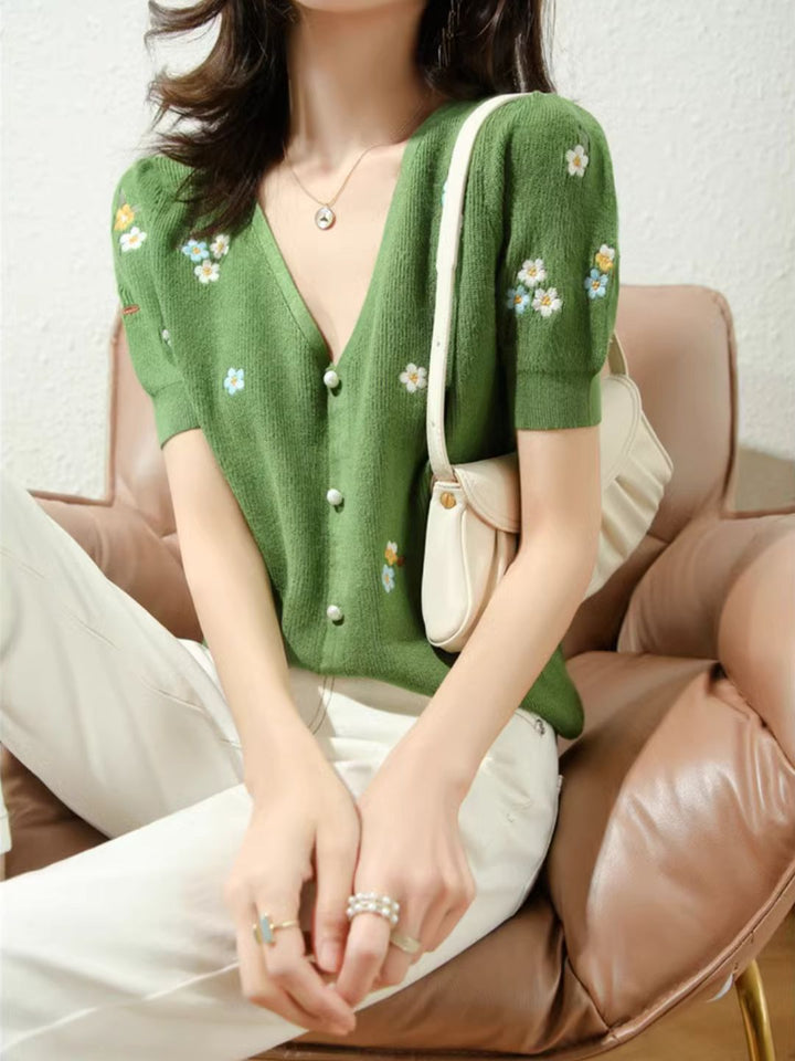 Embroidered Flower Knitted V-neck T-shirt - Black