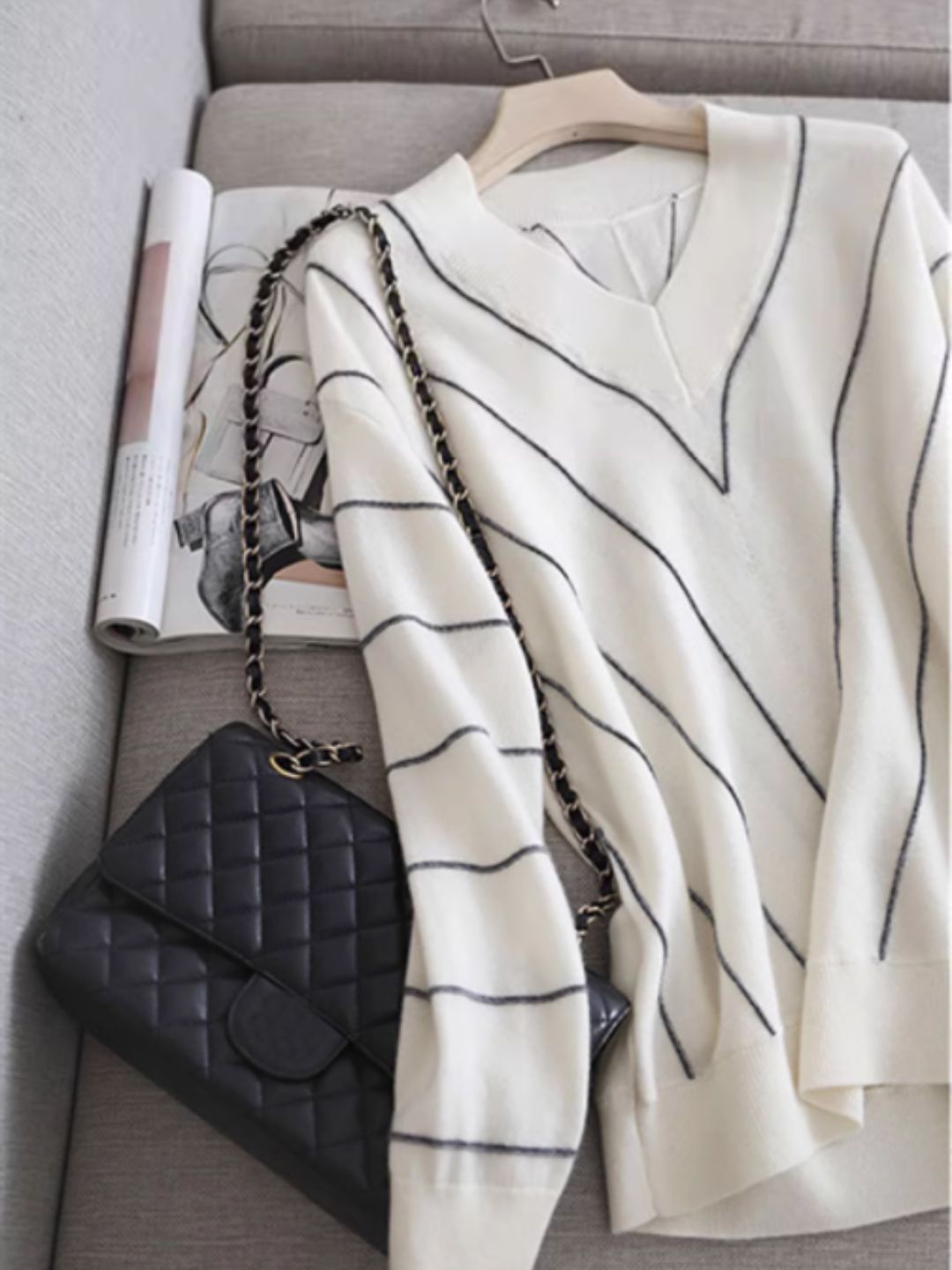 Fashionable V-neck Long-sleeved Sweater