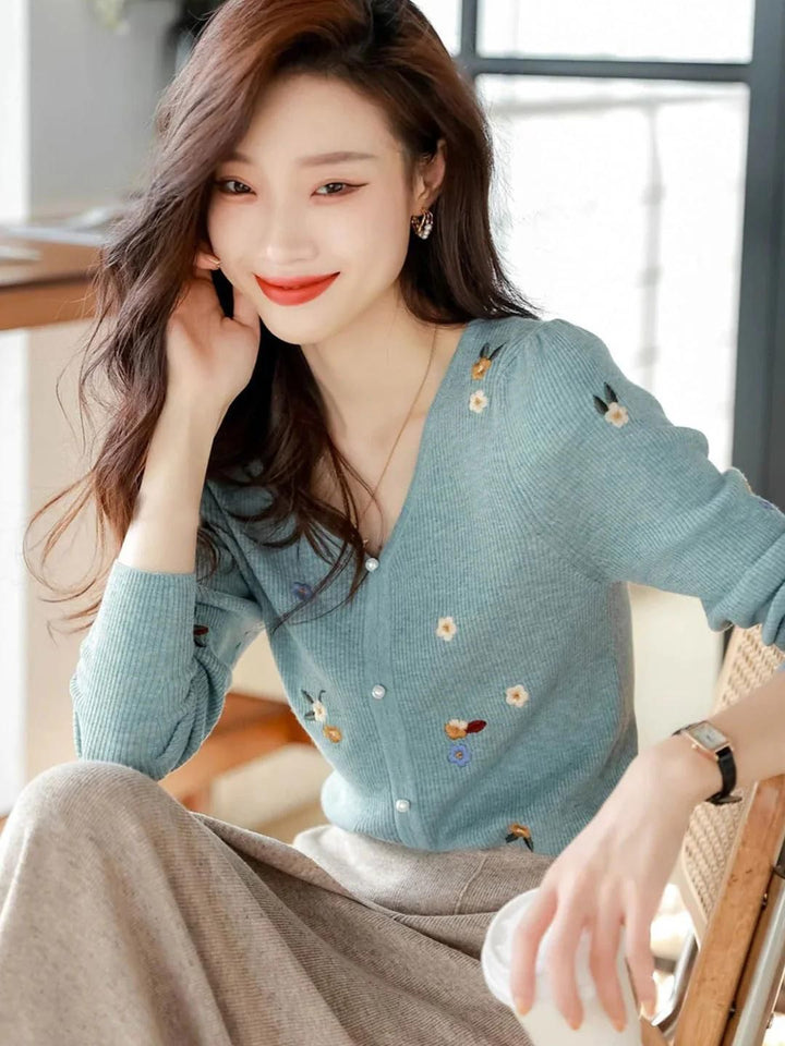 Embroidered Knitted V-neck Long-sleeved Top -Grey