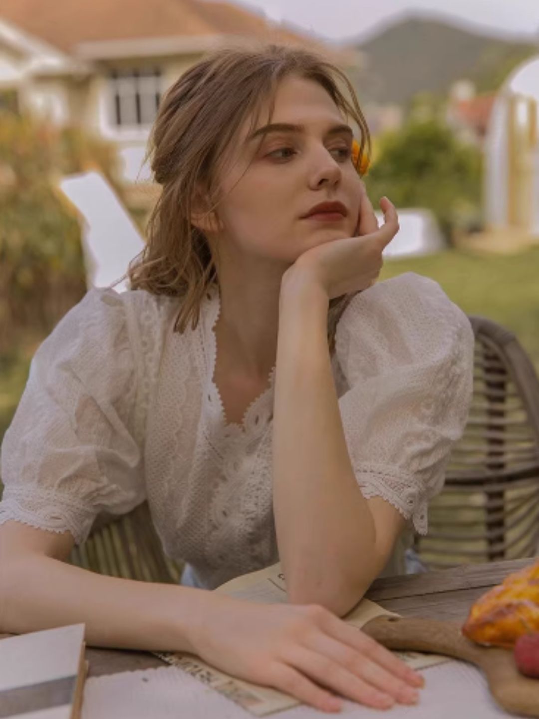 V-neck Lace Puff Sleeve Shirt