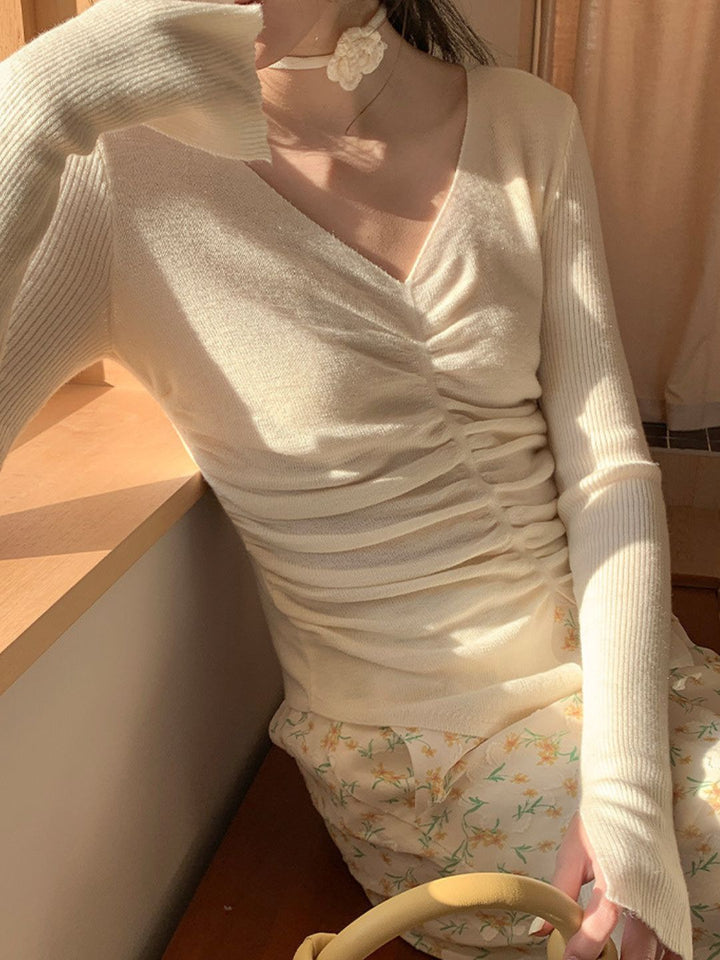 Pleated Slim Fit V-Neck Knitted