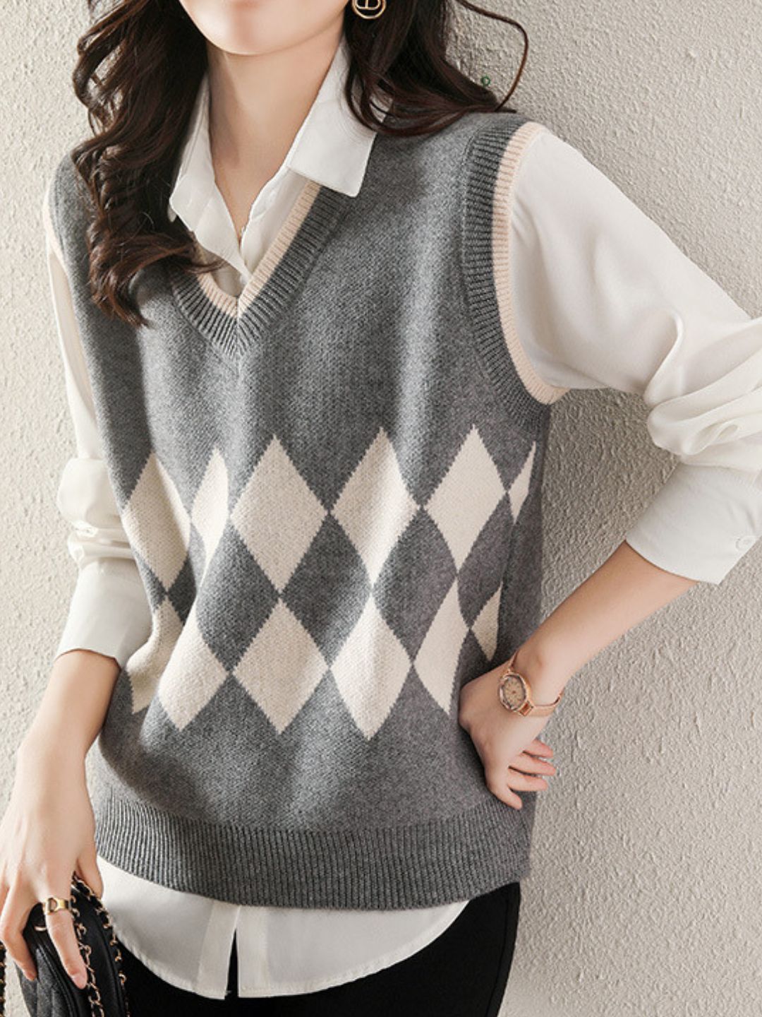 Loose V-neck knitted vest