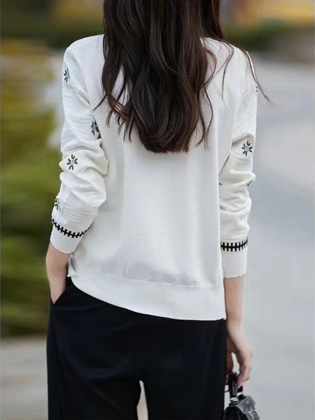 Crew Neck Floral Embroidered Sweater