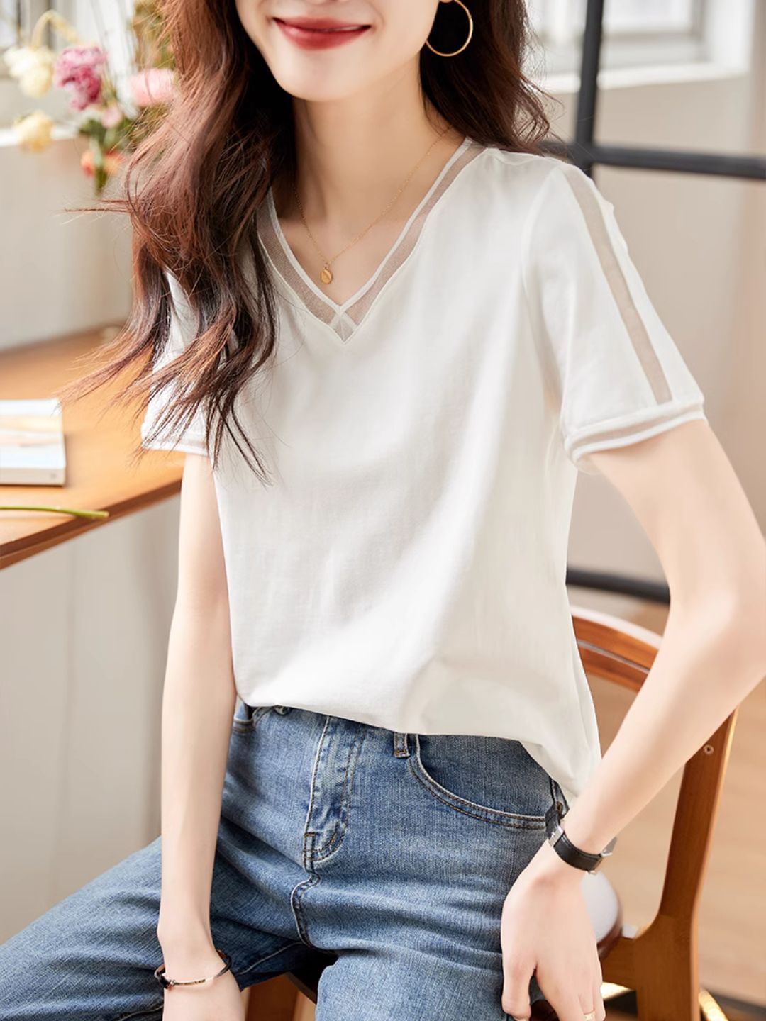 All-match V-neck White Short-sleeved