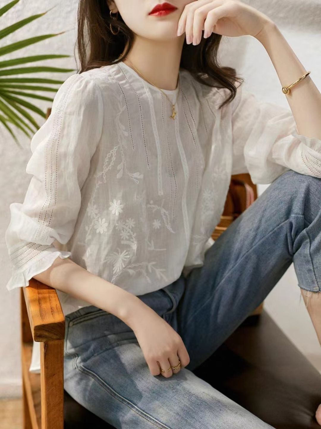 Classic Embroidered Round Neck Puff Sleeve Top