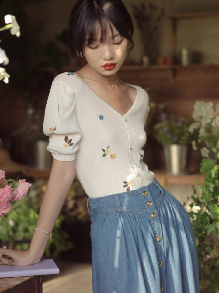 Embroidered Flower Knitted V-neck T-shirt - Black